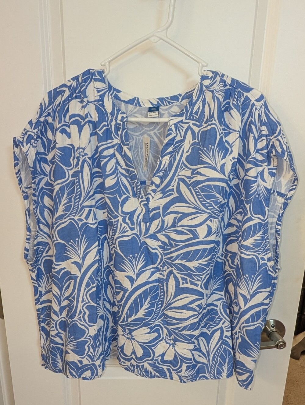 Old Navy Blue & White Floral Split V-Neck Blouse